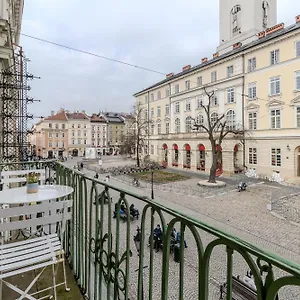 Daire Rynok Square With Balcony, Lviv